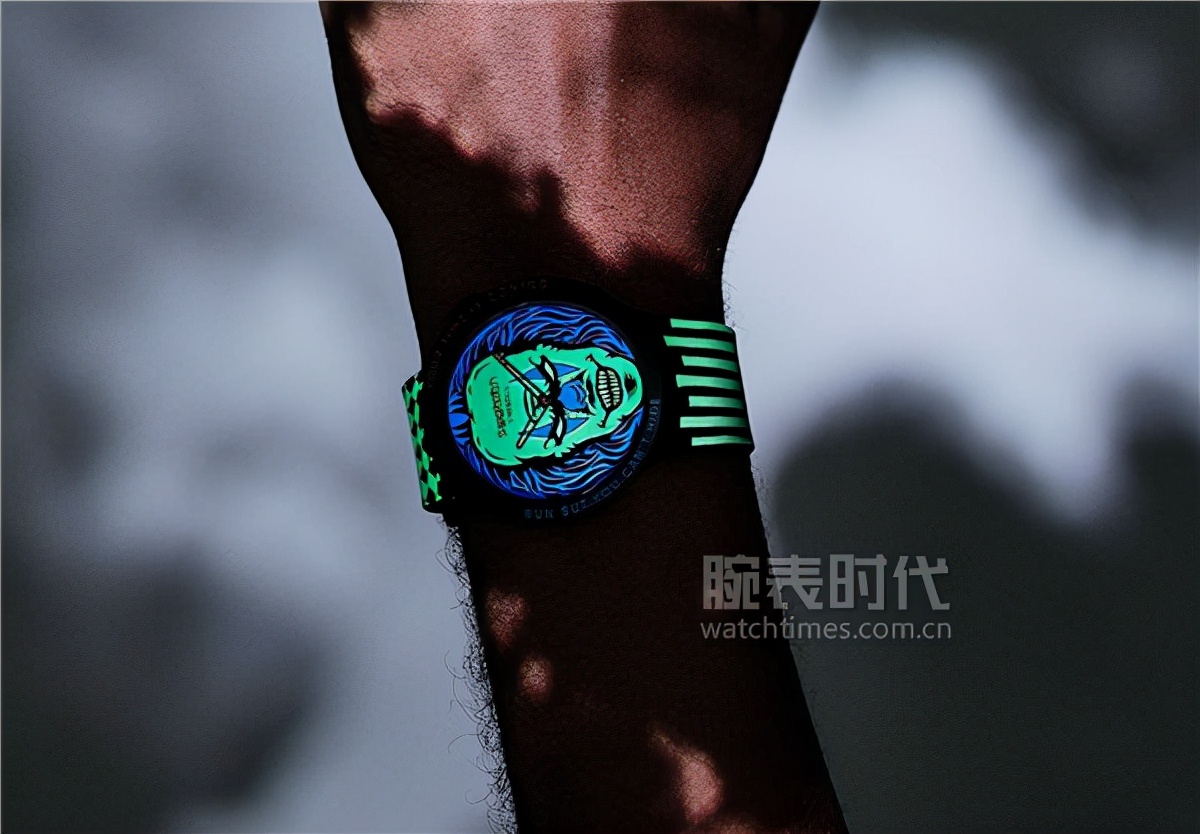 极致昼夜反差,趣味十足的斯沃琪2021万圣节特别版腕表
