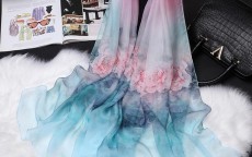 香奈儿丝巾怎么清洗(香奈儿丝巾价格一览表)