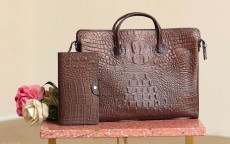 怎么分辨皮包(怎么分辨皮包公司)