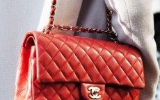 香奈儿包包的扣怎么保养(香奈儿包包保养一次得多少钱)