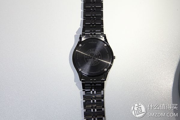 黑 · 轻 · 薄：CITIZEN 西铁城 AR3015-53E 光动能腕表