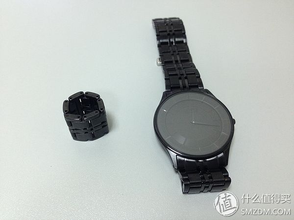 黑 · 轻 · 薄：CITIZEN 西铁城 AR3015-53E 光动能腕表