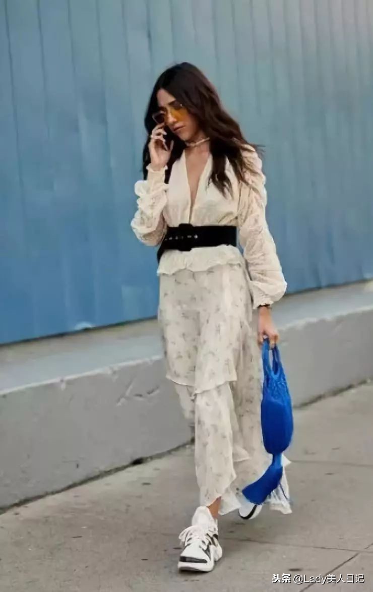 Gucci腰带是最新时髦利器没错了，半裙or毛衣都能轻松搭配