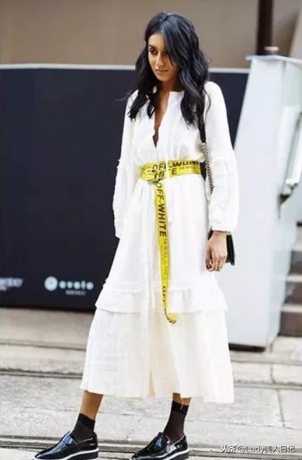 Gucci腰带是最新时髦利器没错了，半裙or毛衣都能轻松搭配