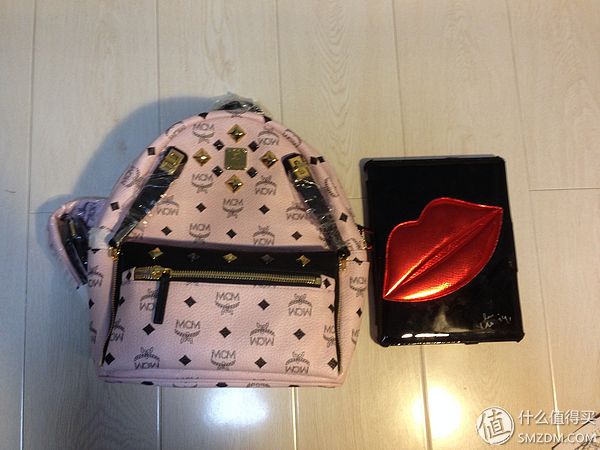 韩国免税店购入 MCM 新款 粉嫩双肩背包