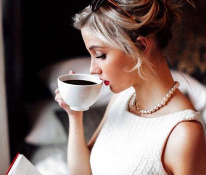 都是戴珍珠，她比你赢在哪儿？