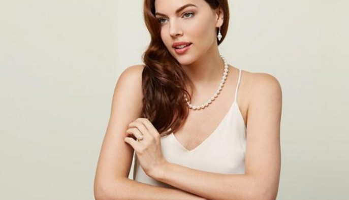 都是戴珍珠，她比你赢在哪儿？