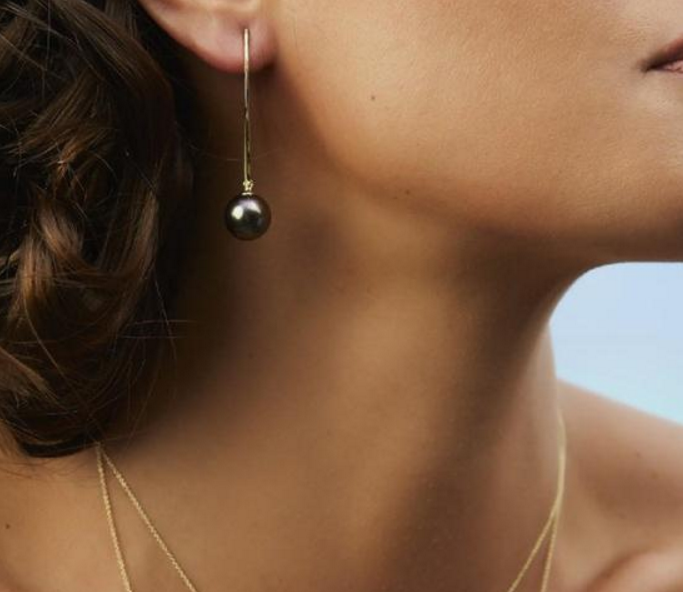 都是戴珍珠，她比你赢在哪儿？