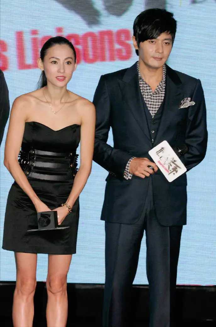 41岁张柏芝真是富婆，一身LV大牌上班，3万包配5千帽显高级