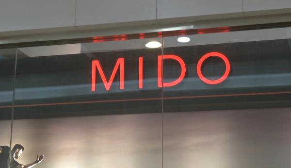 心塞!新手表总是“罢工”,顾客想退换,商家:不符合规定