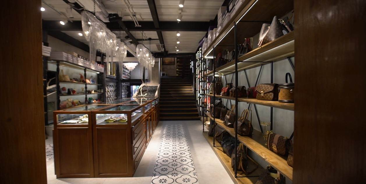 二手奢侈品直播交易兴起，「小花直播」定下月销一亿的“小目标”