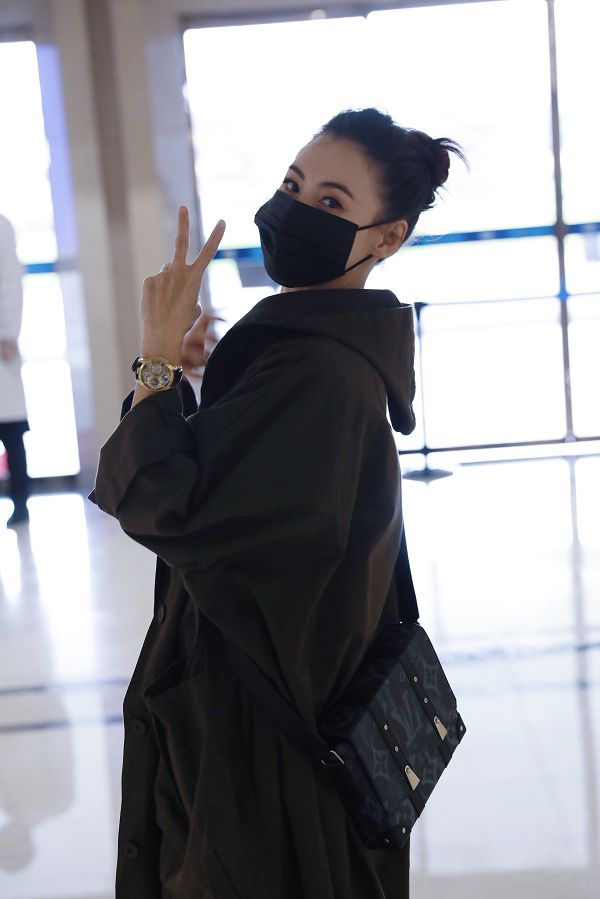 万希泉“明星”表款受热捧,“姐姐”张柏芝爱不释手
