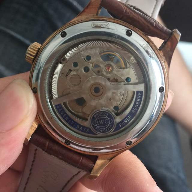 一只卡西欧都可能上千块,你拿着几百块的江诗丹顿来问我真假?